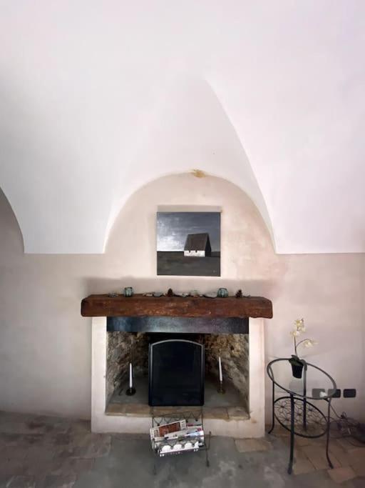 Iconic Italian Townhouse W Rooftop Terrace & Mountain View, Pigna Exterior foto
