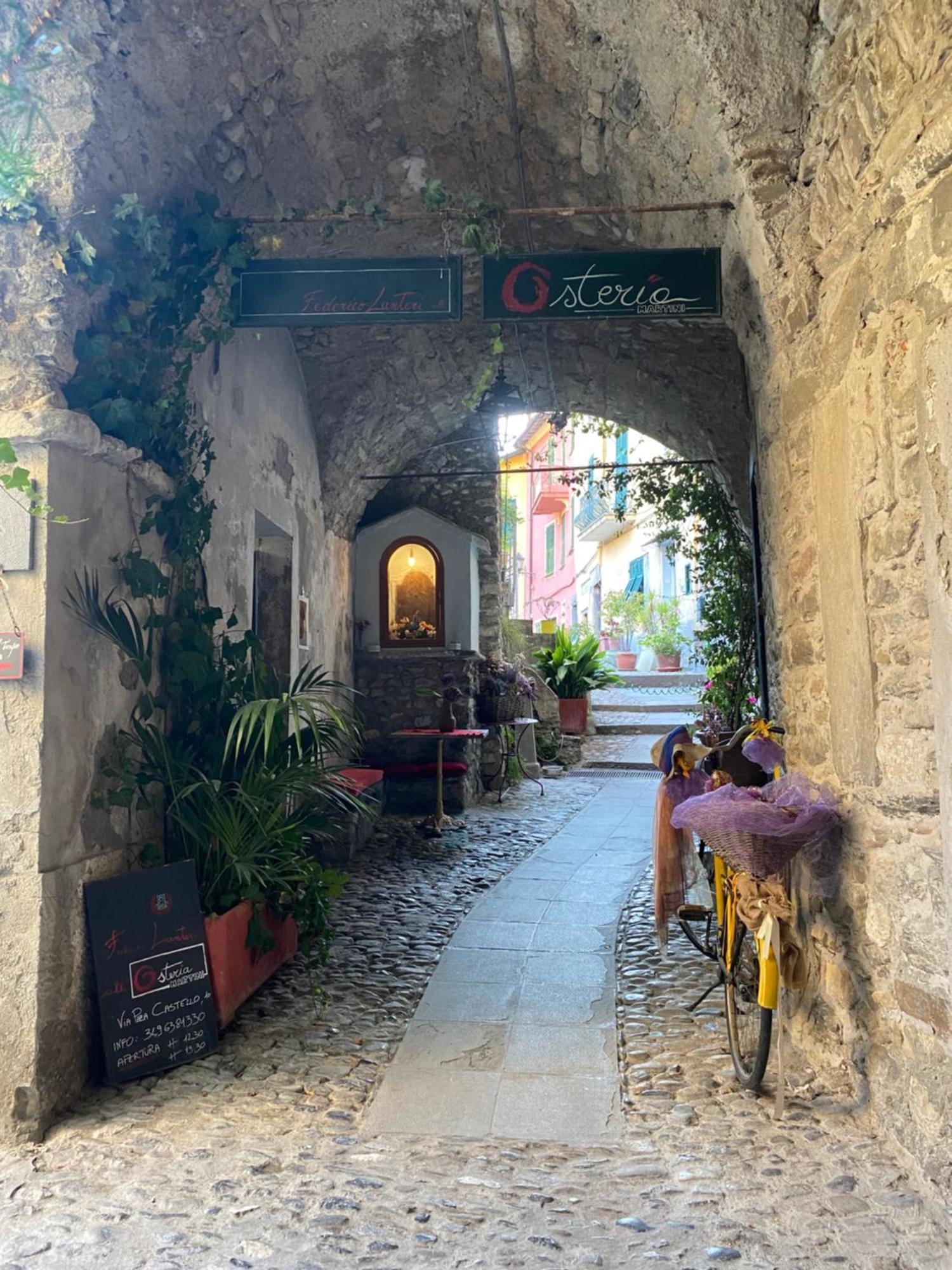 Iconic Italian Townhouse W Rooftop Terrace & Mountain View, Pigna Exterior foto