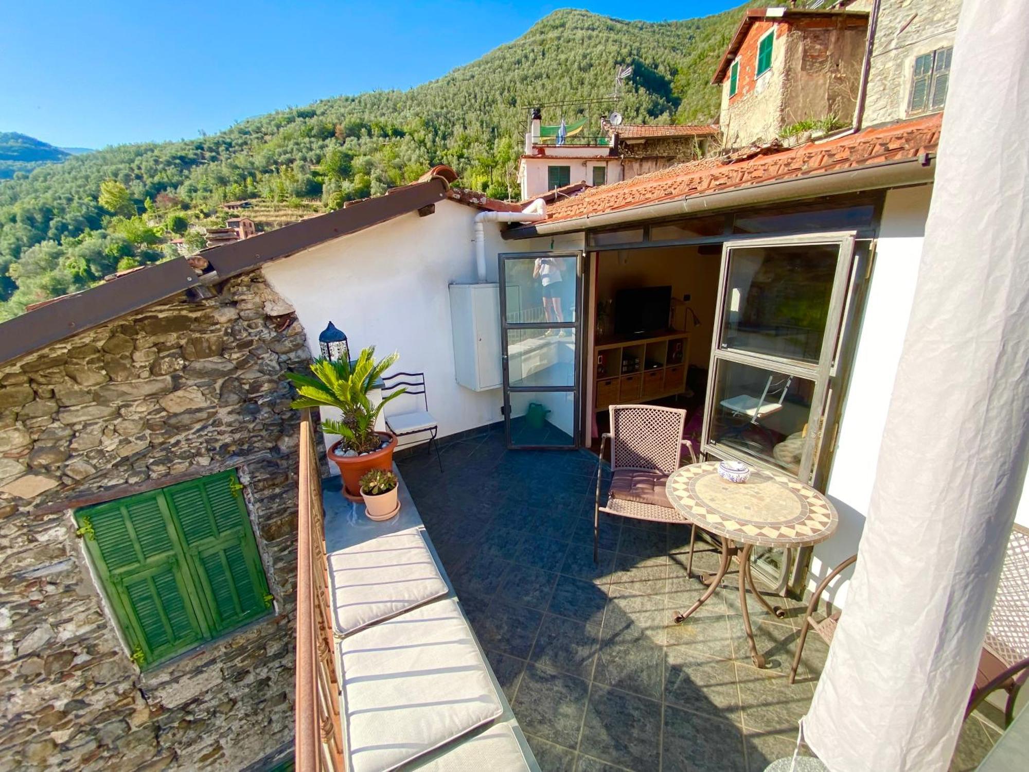 Iconic Italian Townhouse W Rooftop Terrace & Mountain View, Pigna Exterior foto