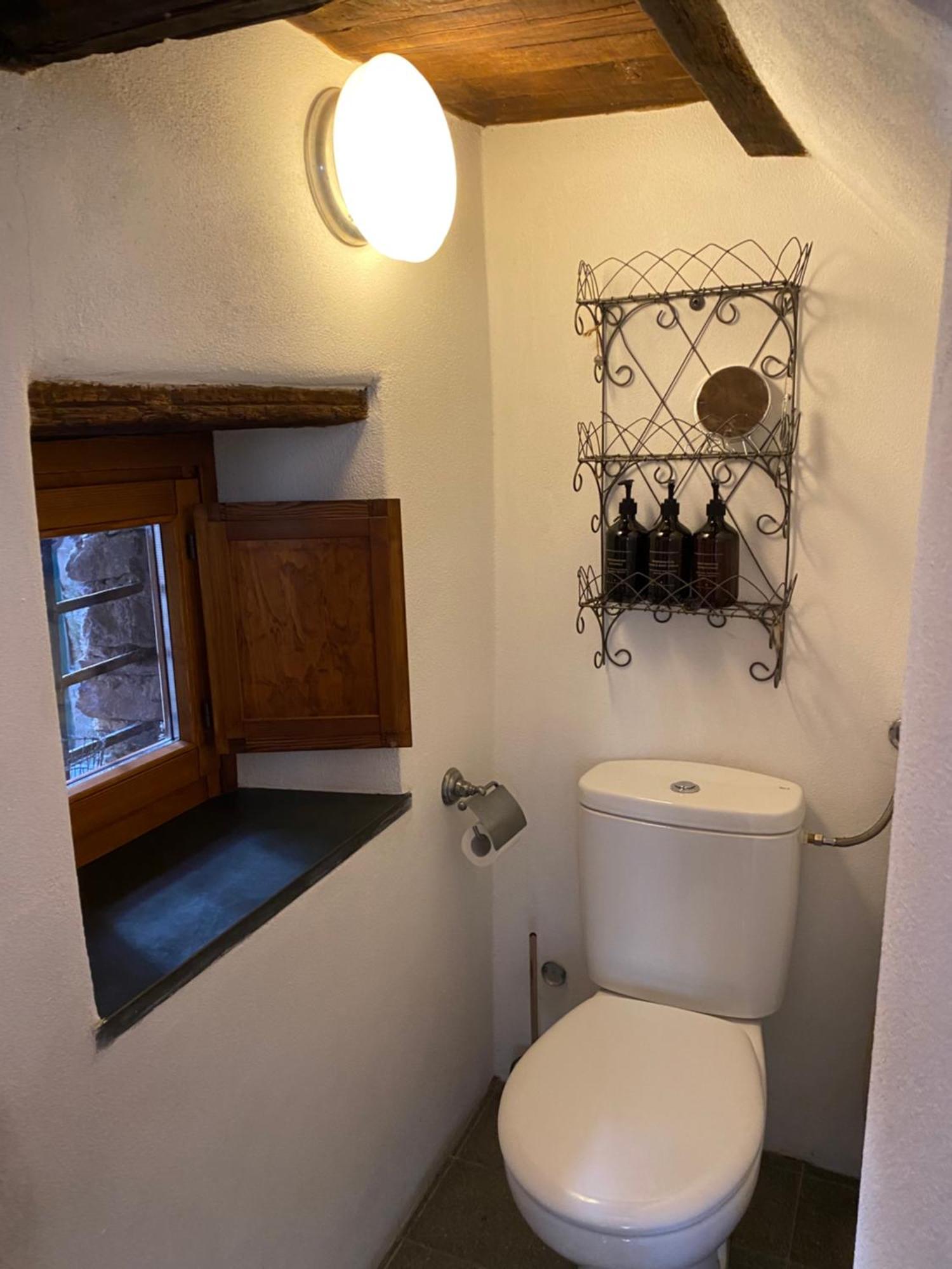Iconic Italian Townhouse W Rooftop Terrace & Mountain View, Pigna Exterior foto