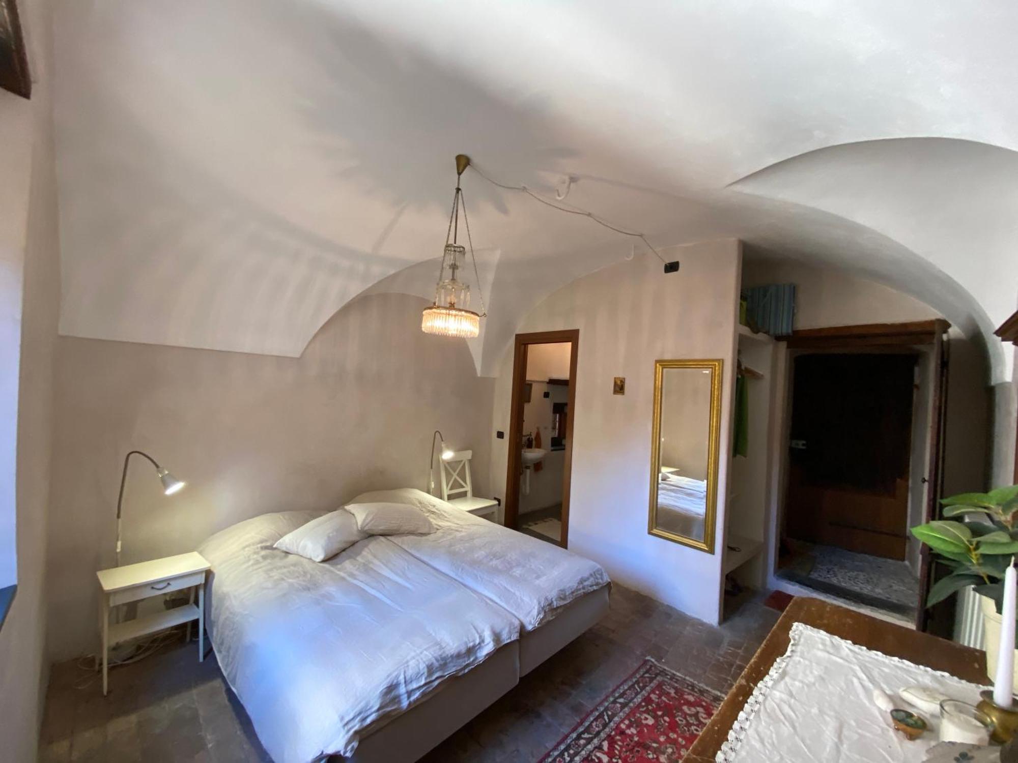 Iconic Italian Townhouse W Rooftop Terrace & Mountain View, Pigna Exterior foto