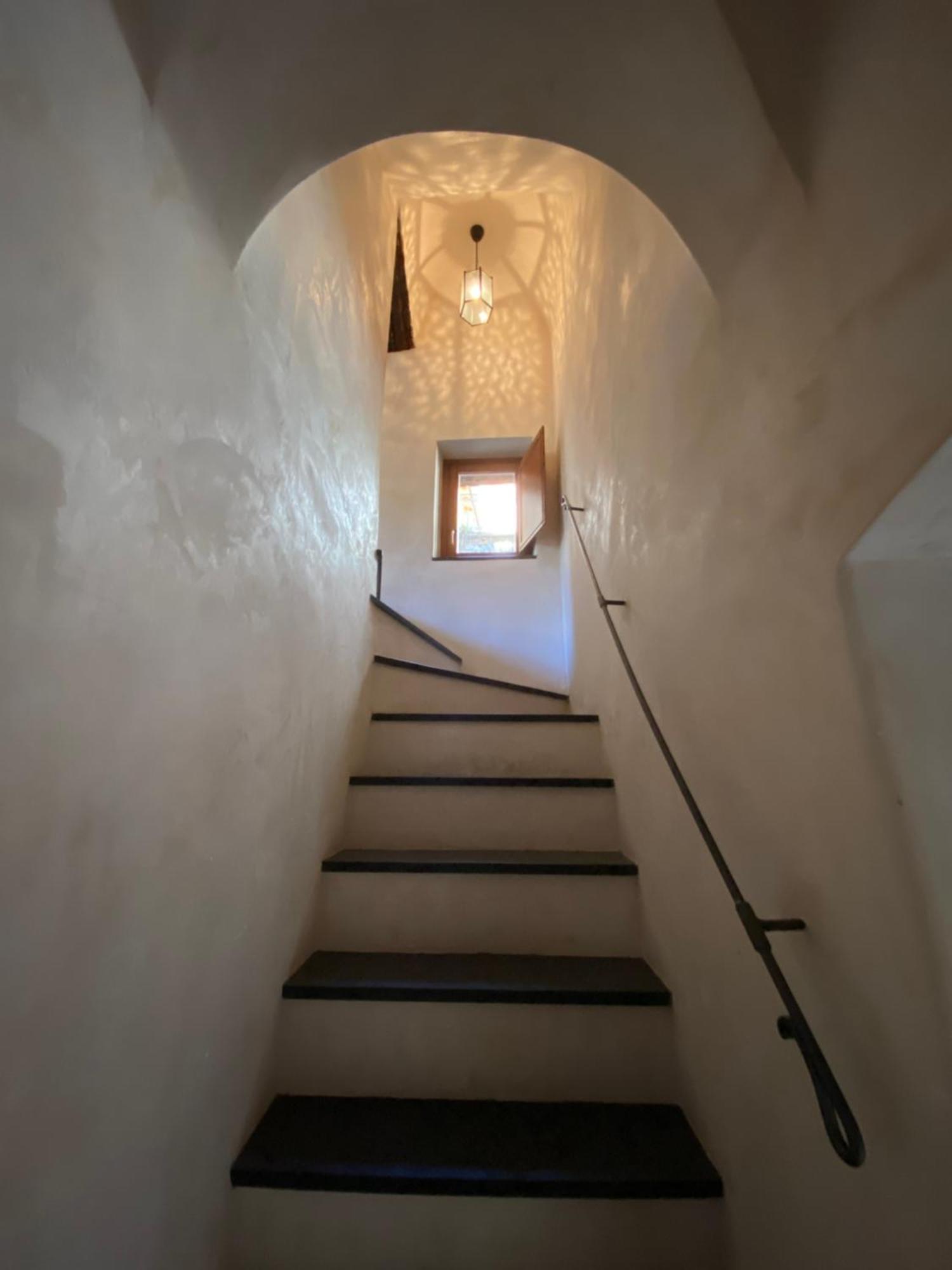 Iconic Italian Townhouse W Rooftop Terrace & Mountain View, Pigna Exterior foto