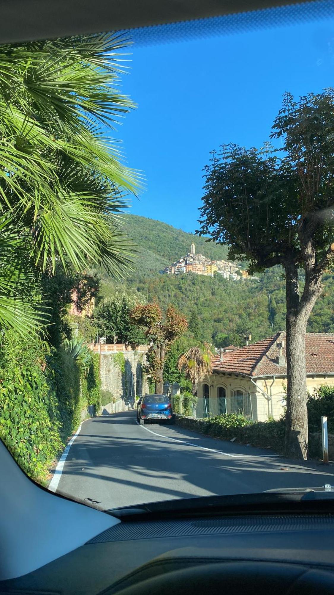 Iconic Italian Townhouse W Rooftop Terrace & Mountain View, Pigna Exterior foto