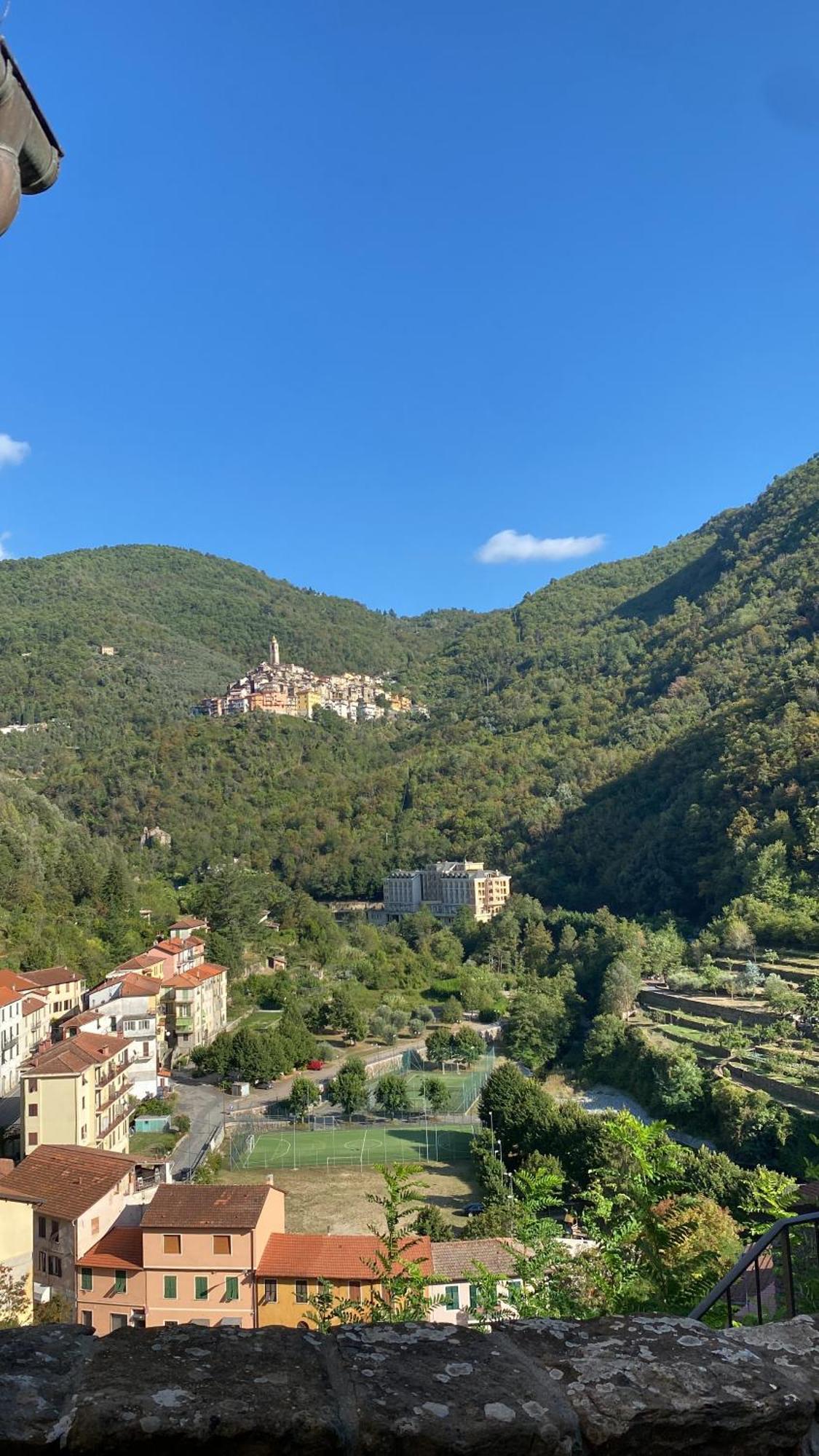 Iconic Italian Townhouse W Rooftop Terrace & Mountain View, Pigna Exterior foto