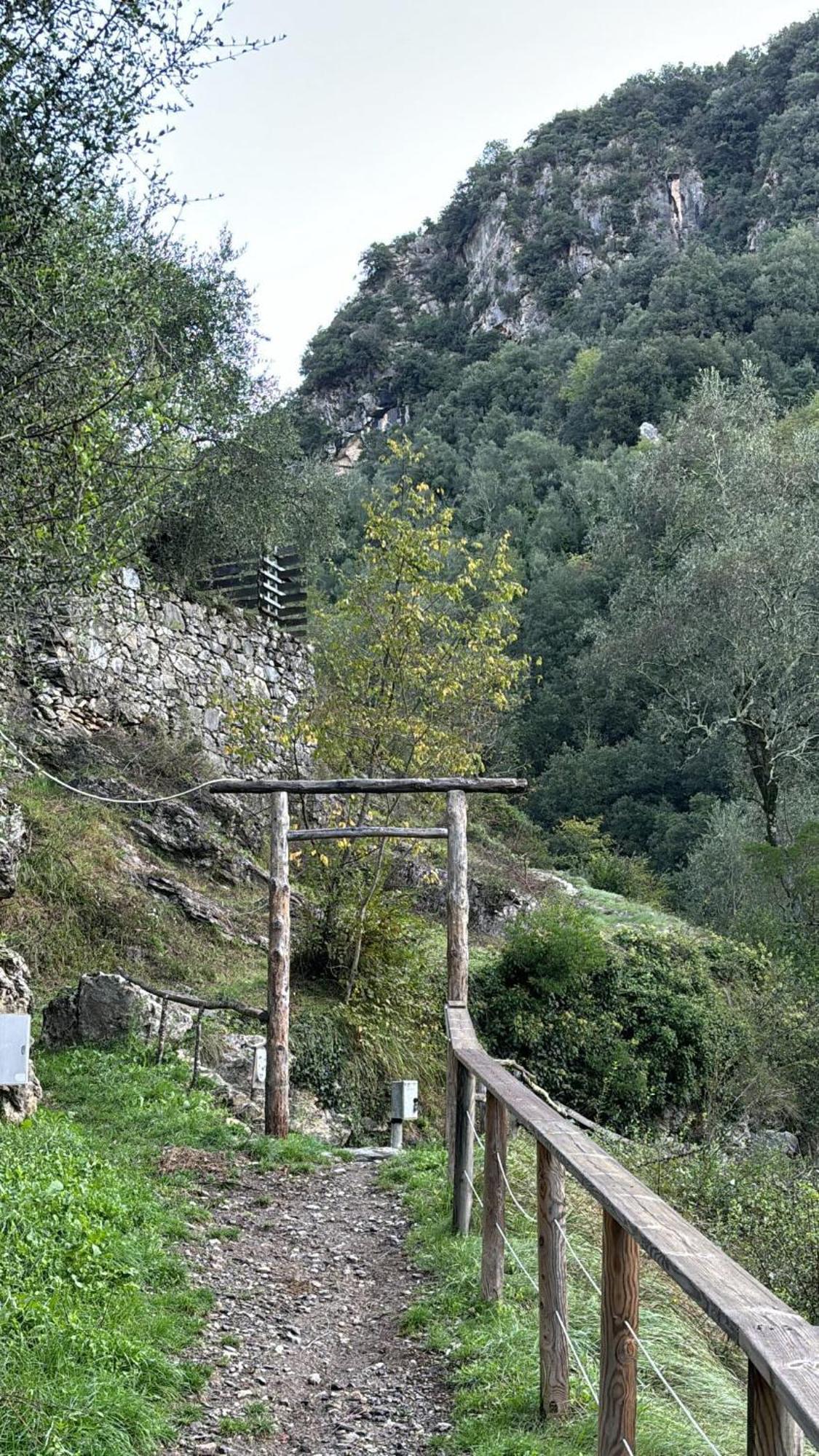 Iconic Italian Townhouse W Rooftop Terrace & Mountain View, Pigna Exterior foto
