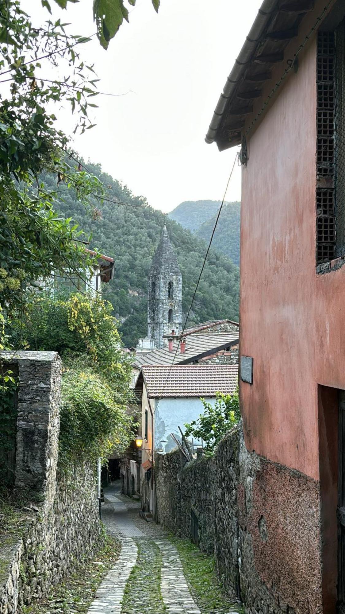 Iconic Italian Townhouse W Rooftop Terrace & Mountain View, Pigna Exterior foto